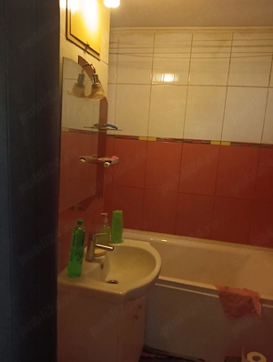 Se vinde apartament 3 camere decomandat 