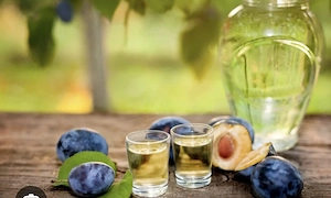 Vand tuica de prunde 