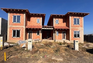 Duplex P+1 despărțit prin garaj, 5 camere, 2 băi – Moșnița Nouă - imagine 2