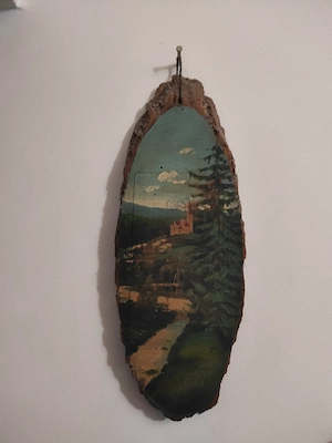 Tablou decorativ realizat prin pictură manuală direct pe o felie de buștean. Suveniruri artizanale s