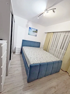 Zona Soarelui   de închiriat apartament cu trei camere, cu centrală proprie - imagine 12