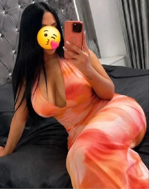 Bruneta hott la tine in oras