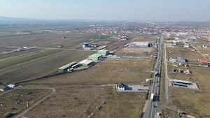 Teren intravilan cu deschidere la E 60 ideal hala depozitare sau produc #539;ie - imagine 6
