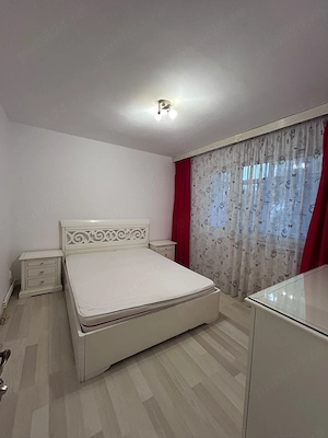 Apartament 2 camere,etaj 2,semidecomandat,centrală,AC,zona Tătărasi Flora - imagine 1