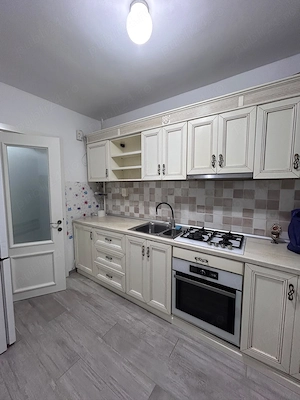 Apartament 2 camere,etaj 2,semidecomandat,centrală,AC,zona Tătărasi Flora - imagine 4