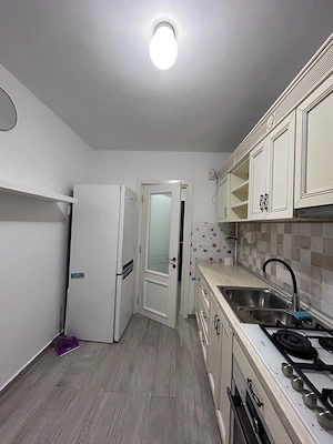Apartament 2 camere,etaj 2,semidecomandat,centrală,AC,zona Tătărasi Flora - imagine 12