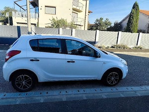 Hyundai i20 Benzina  - imagine 2