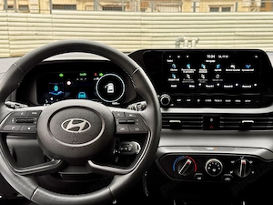 Hyundai i2  Turbo 100 CP  10.000 km    Volan și scaune în cucălzite    Bord digital     - imagine 3
