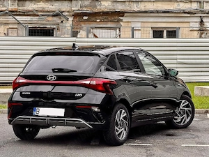 Hyundai i2  Turbo 100 CP  10.000 km    Volan și scaune în cucălzite    Bord digital     - imagine 2