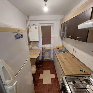 Apartament cu 2 camere decomandat, parter, zona Canta - imagine 4