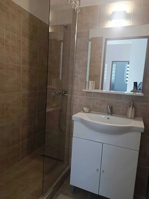 Inchiriez apartament 2 camere zona Circumvalatiunii 1 - imagine 3