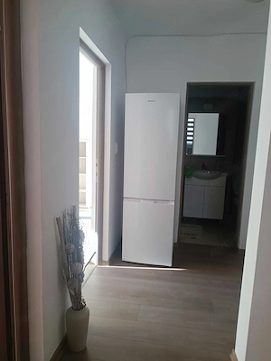 Inchiriez apartament 2 camere zona Circumvalatiunii 1 - imagine 7