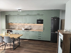 Pf. închiriez apartament cu două camere