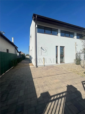 DUPLEX GENEROS - ZONA FOARTE BUNA - 5 CAMERE - imagine 2