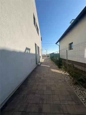 DUPLEX GENEROS - ZONA FOARTE BUNA - 5 CAMERE - imagine 11
