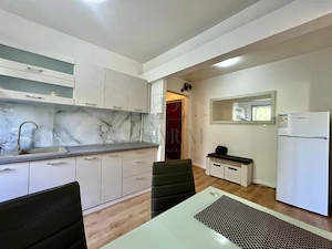 FAVORIT - 3 CAMERE - ETAJ 2 - BLOC IZOLAT - CENTRALA PROPRIE - CLIMA - imagine 6