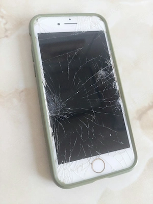 [7] Vând Apple iPhone 7 Rose [spart] [pentru placă și restul pieselor] + husă [poze reale]