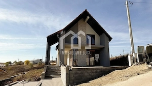 Casă individuală 4 camere, 120mp, Teren 800mp, Parcare, Jucu de Sus