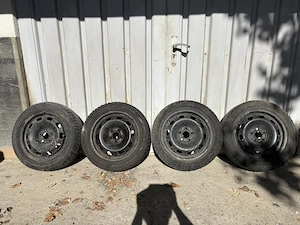 Vând set 4 jante 5 găuri cu cauciucuri (anvelope) Dayton de iarnă  Skoda Fabia 185/55R15 82T