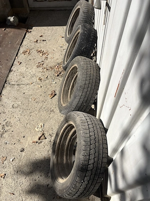 Vând set 4 jante 5 găuri cu cauciucuri (anvelope) Dayton de iarnă  Skoda Fabia 185/55R15 82T - imagine 2