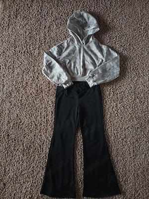 Trening modern: Hanorac cropped tie-dye și pantaloni evazați negri   Vârstă 9-10 ani