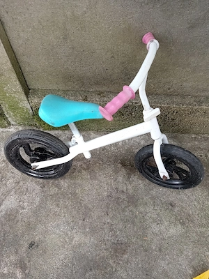 Vând bicicleta fără pedale 