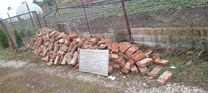 vând cărămidă 