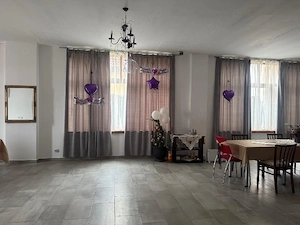 Închiriez spațiu zona centrală clinica pensiune hotel