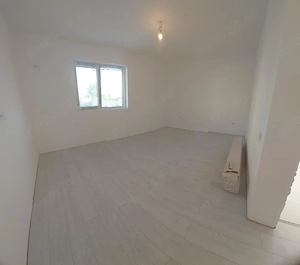 Apartament decomandat cu bucatarie inchisa si curte proprie-40 mp - imagine 9