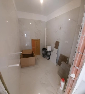 Apartament decomandat cu bucatarie inchisa si curte proprie-40 mp - imagine 3