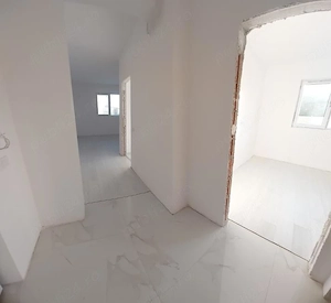 Apartament decomandat cu bucatarie inchisa si curte proprie-40 mp - imagine 5