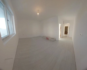 Apartament decomandat cu bucatarie inchisa si curte proprie-40 mp - imagine 8