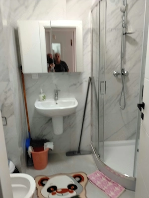 Închiriez garsonieră 