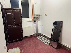 Vand casa in Targu Jiu cu 3 spatii comerciale,casa de locuitcu 4 camere ,beci tip crama,baie,bucatar - imagine 8
