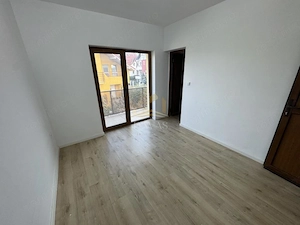Casa individuală  de inchirat 4 camere decomandat | 4 parcări | Curte - imagine 7