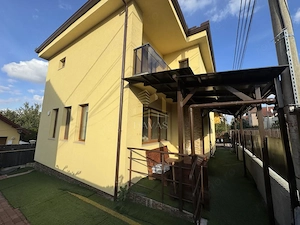 Casa individuală  de inchirat 4 camere decomandat | 4 parcări | Curte