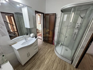 Casa individuală  de inchirat 4 camere decomandat | 4 parcări | Curte - imagine 17