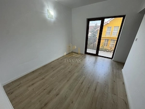 Casa individuală  de inchirat 4 camere decomandat | 4 parcări | Curte - imagine 6