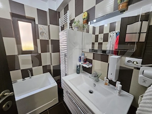 Apartament cu 3 camere, grădină proprie și parcare inclusă – Str. Stejarului - imagine 10