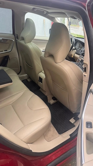 Vând Volvo XC60 D4 (2015) Automatic  - imagine 2