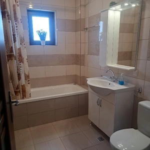 Ofer spre închiriere apartament 2 camere - 390 euro - imagine 2