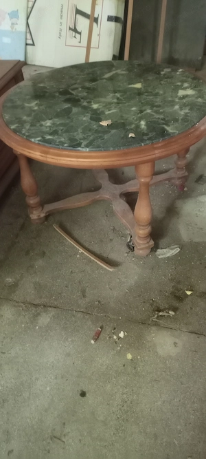 masa cu blat de marmura