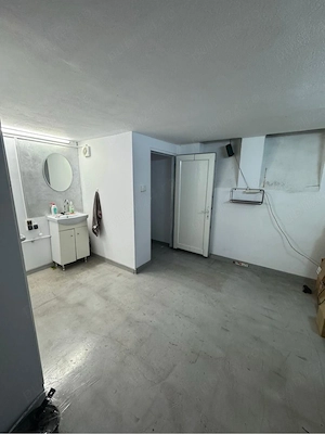 De închiriat spațiu comercial ultracentral, 33 m    Ploiești - imagine 2