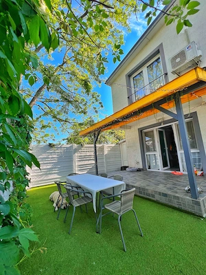 Casă tip duplex 4 camere, curte liberă 90mp în spate, parcare privată, complet mobilată și utilată