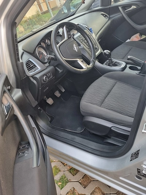 Vând Opel Astra J Sports Tourer 2015 negociabil  - imagine 9