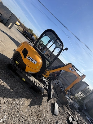 Miniexcavator de închiriat 