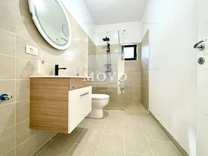 Duplex de vânzare cu 4 camere, 2 dressing-uri, in Giarmata Vii.
