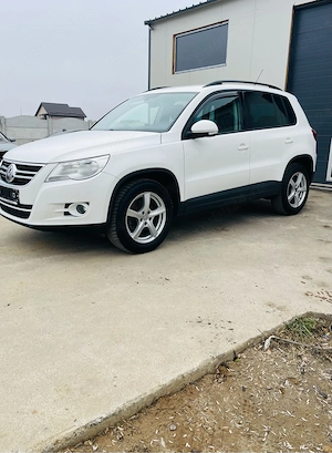 Volkswagen Tiguan 4x4 2.0 Diesel 140 CP Automat - imagine 5