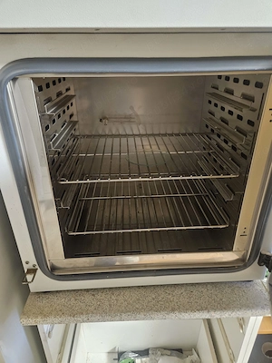 Etuvă de laborator