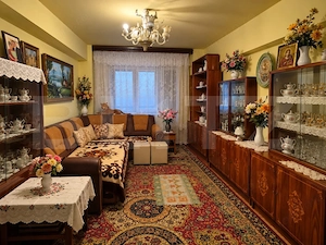 Apartament 4 camere decomandat, 2 bai, 80 mpu  cu centrala, zona Consul!